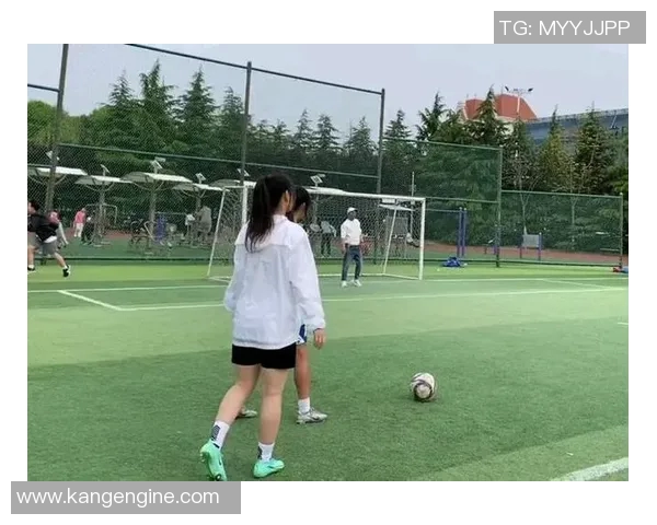 翠竹园小学足球明星校队展现青春活力与团队精神的精彩瞬间